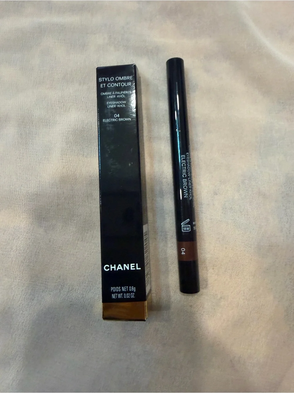 Chanel Stylo Ombre et Contour Eyeshadow Pencil - Electric Brown (04)